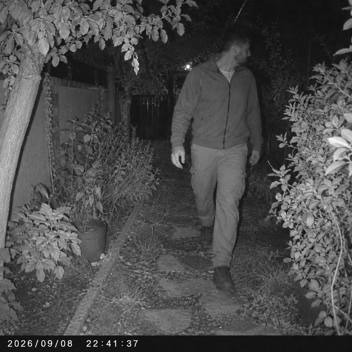 Kablosuz fotokapan — hareket algilayan gece kayit cihazi